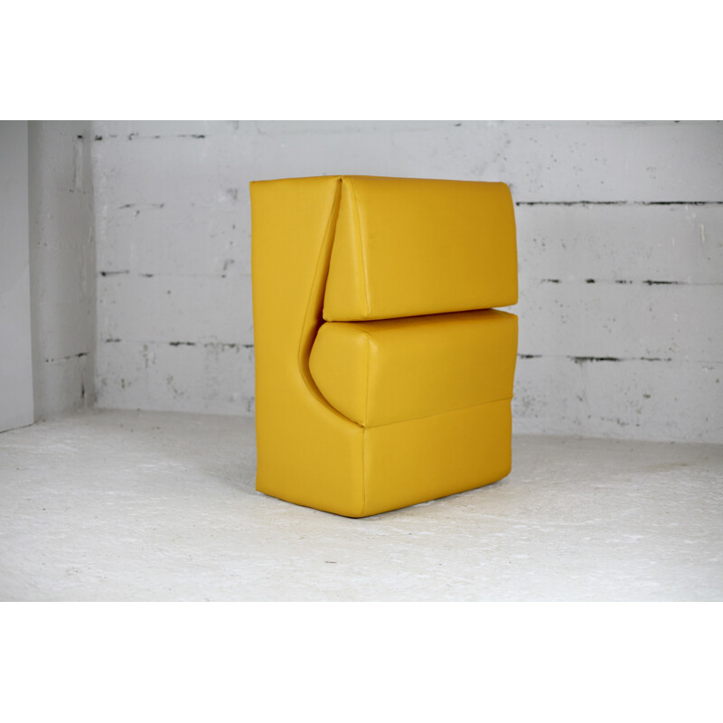 Fauteuil lounge vintage en vinyle jaune de Jean-Paul Barray, 1970