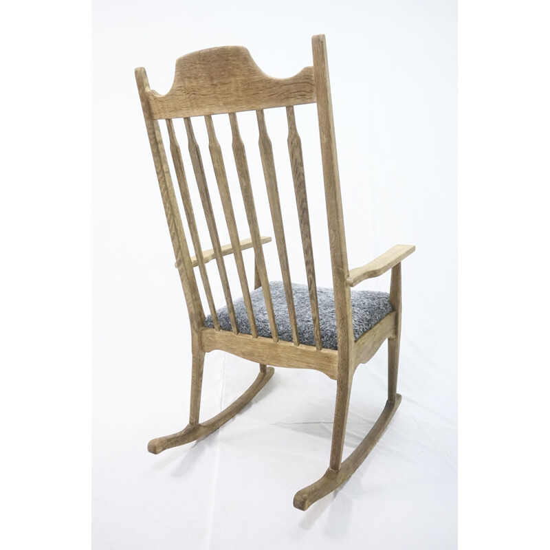 Chaise à bascule vintage en bois de chêne massif avec revêtement en laine d'agneau par Henning Kjærnulf