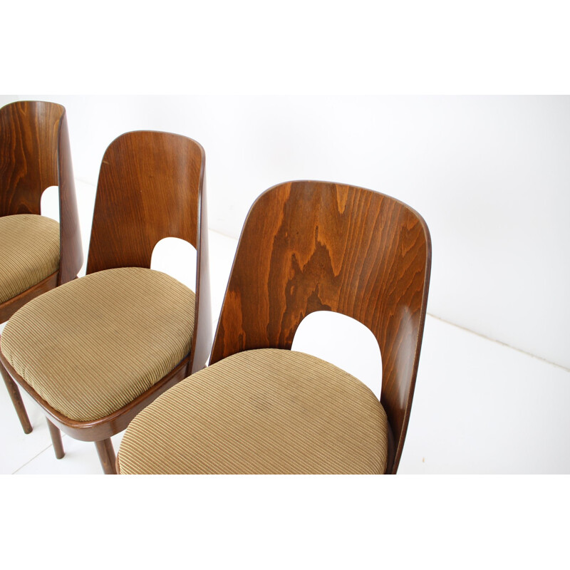 Juego de 4 sillas vintage de madera y tela de Oswald Haerdtl, Checoslovaquia 1960