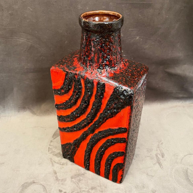 Vase vintage en forme de bouteille en lave rouge et noir, Allemagne 1970