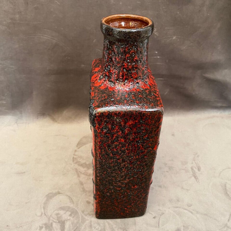 Vase vintage en forme de bouteille en lave rouge et noir, Allemagne 1970