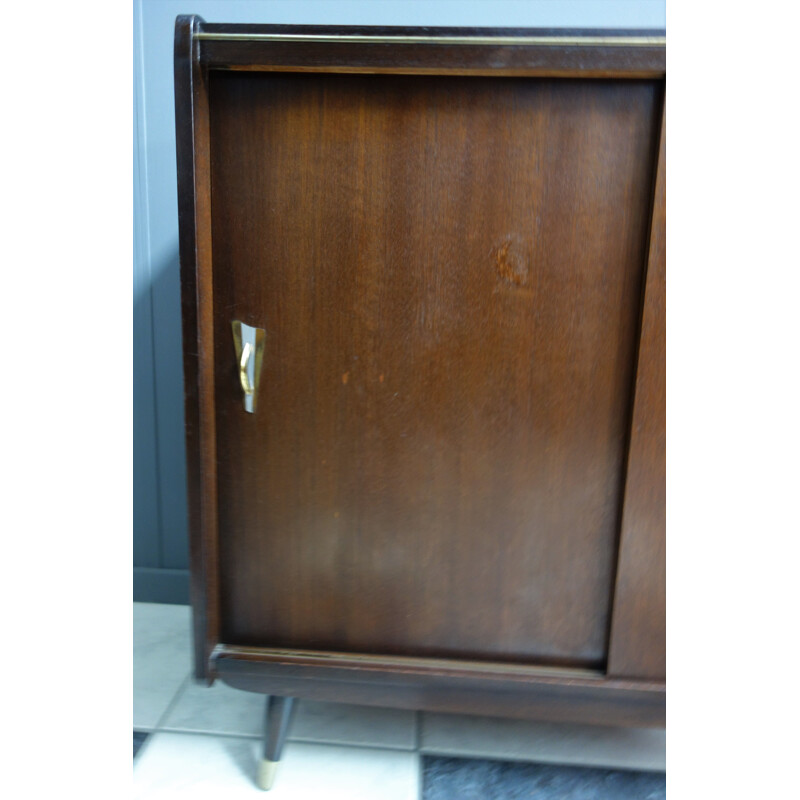 Aparador vintage de madera oscura con puertas correderas, 1960