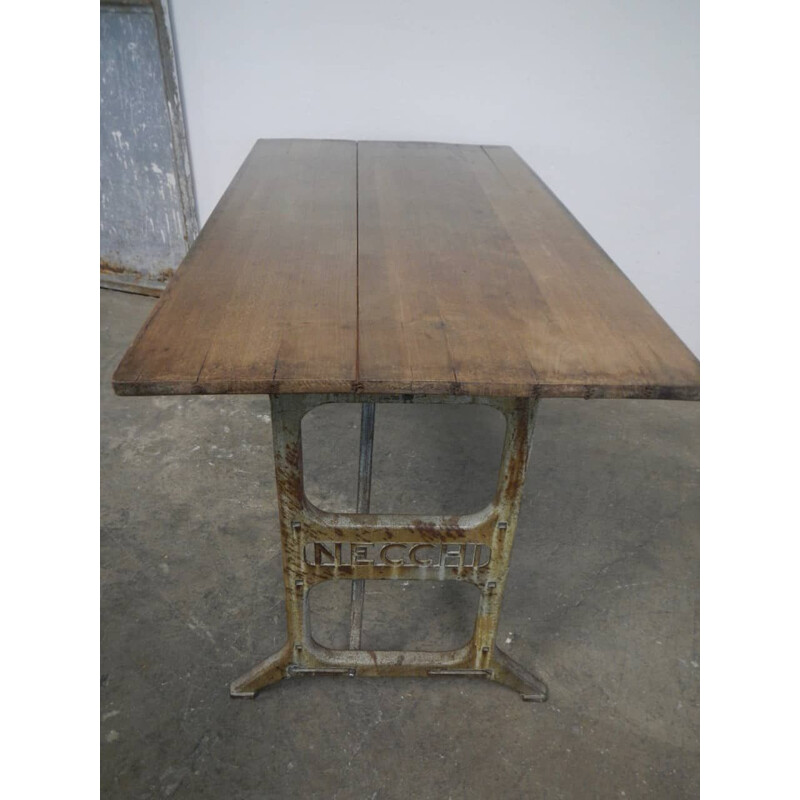 Table vintage en hêtre sur des bases en fonte de Necchi