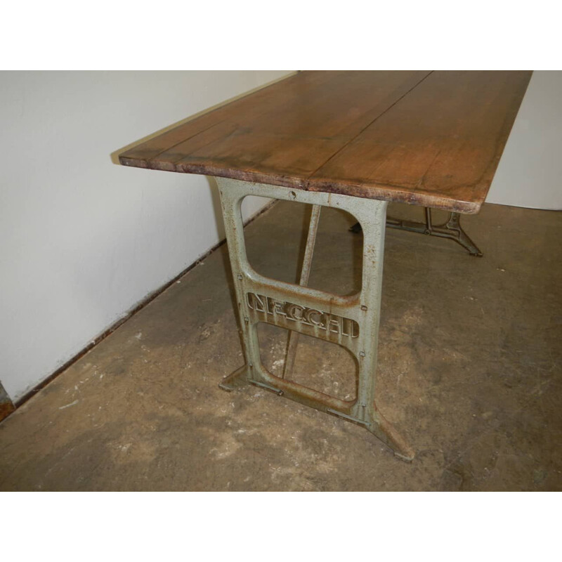 Table vintage en hêtre sur des bases en fonte de Necchi