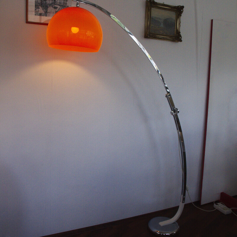 Lampadaire vintage en forme d'arc avec abat-jour orange, 1960