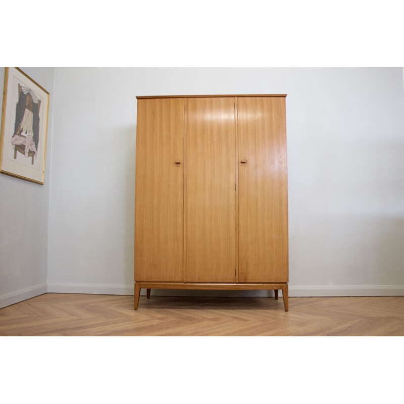 Armoire vintage à trois portes en noyer par Alfred Cox pour Heal's, Royaume-Uni 1960