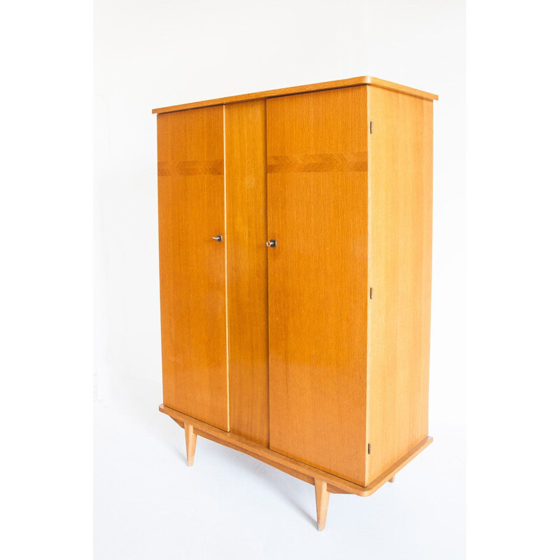 Armoire vintage à deux portes en bois de chêne, France 1960