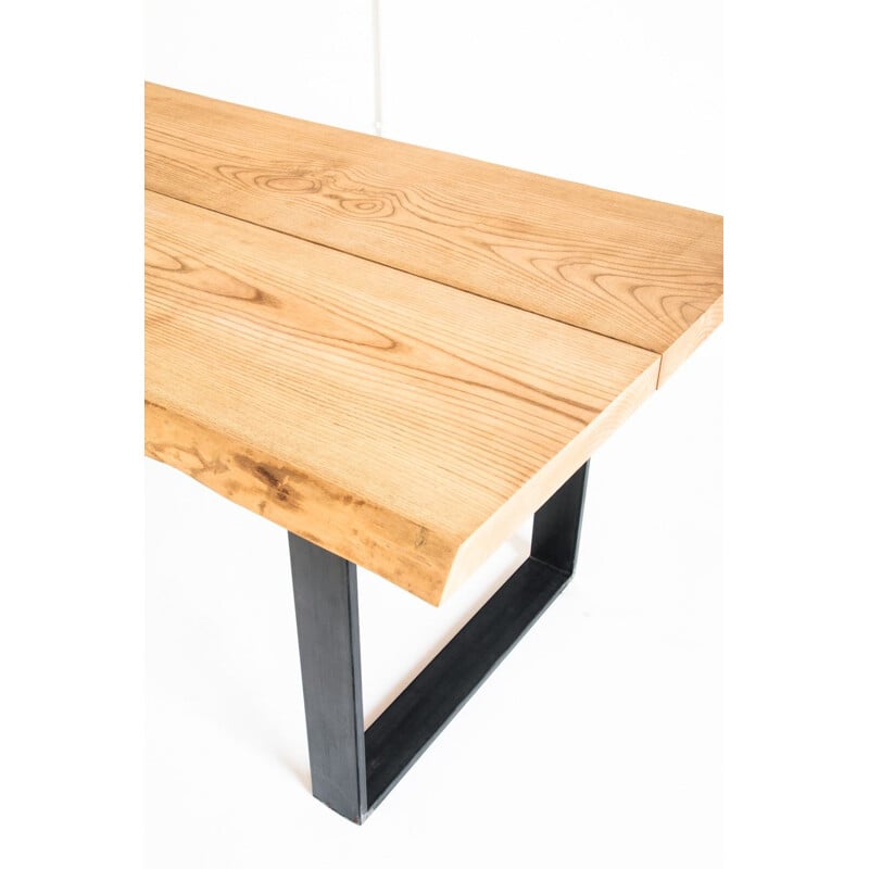 Mesa de comedor de madera maciza de fresno con patas de hierro tratadas