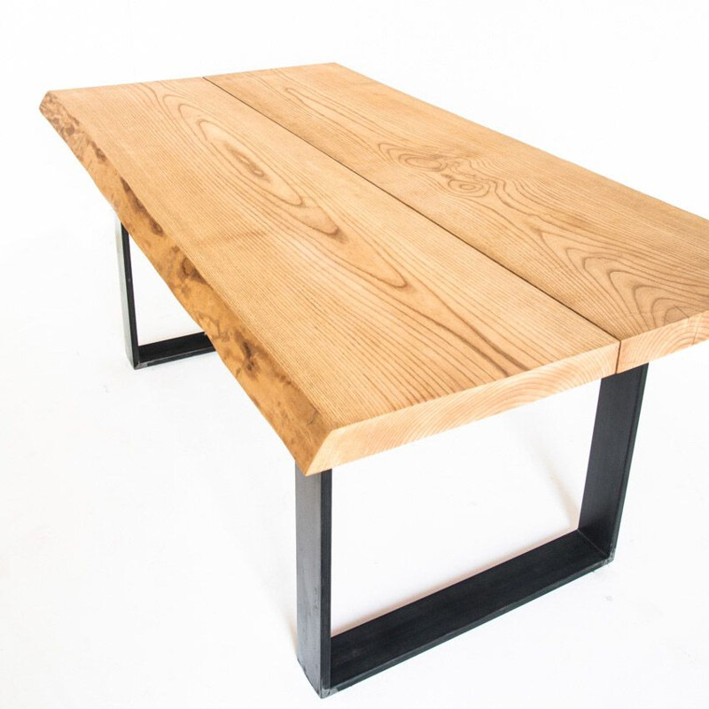 Mesa de comedor de madera maciza de fresno con patas de hierro tratadas