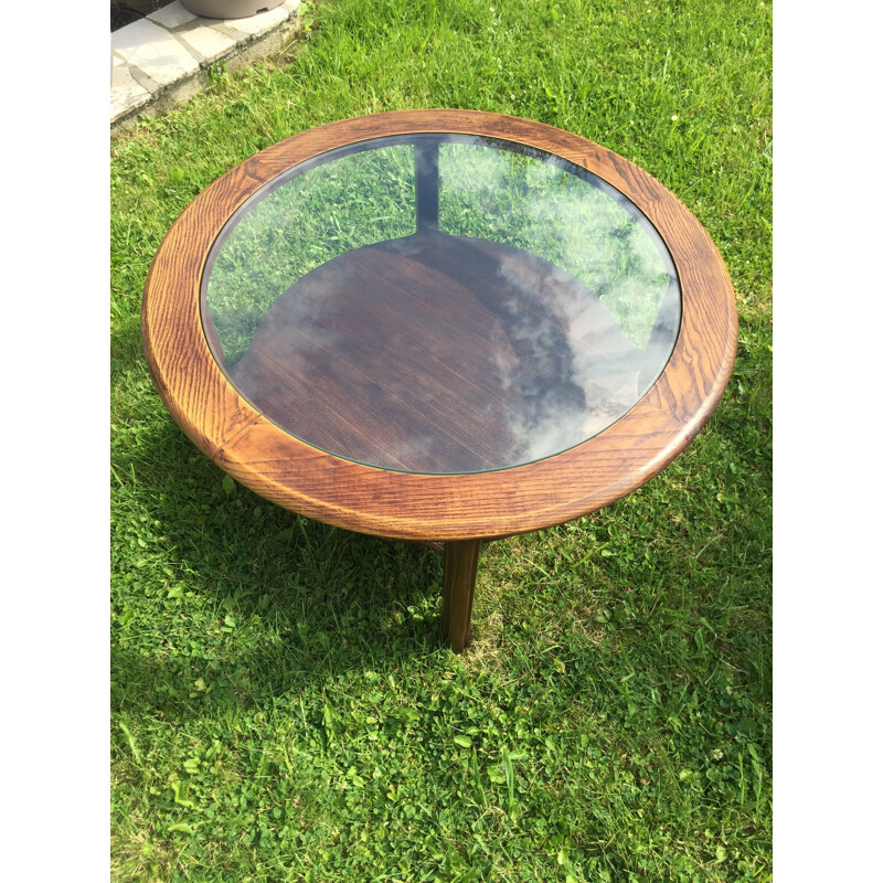 Vintage round coffee table for GPLAN, 1960