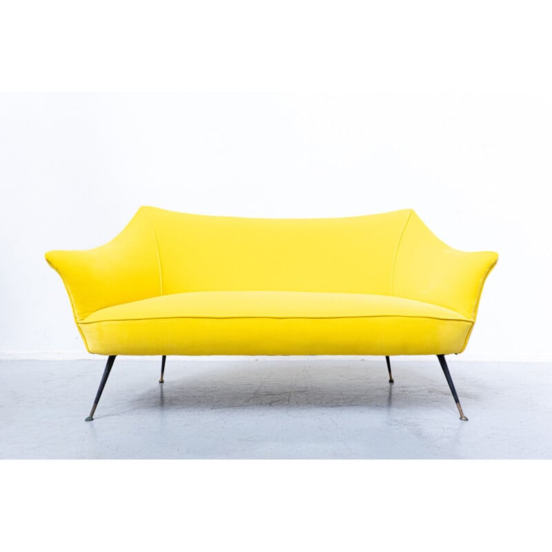 Pareja de sofás vintage en tela amarilla, Italia 1960