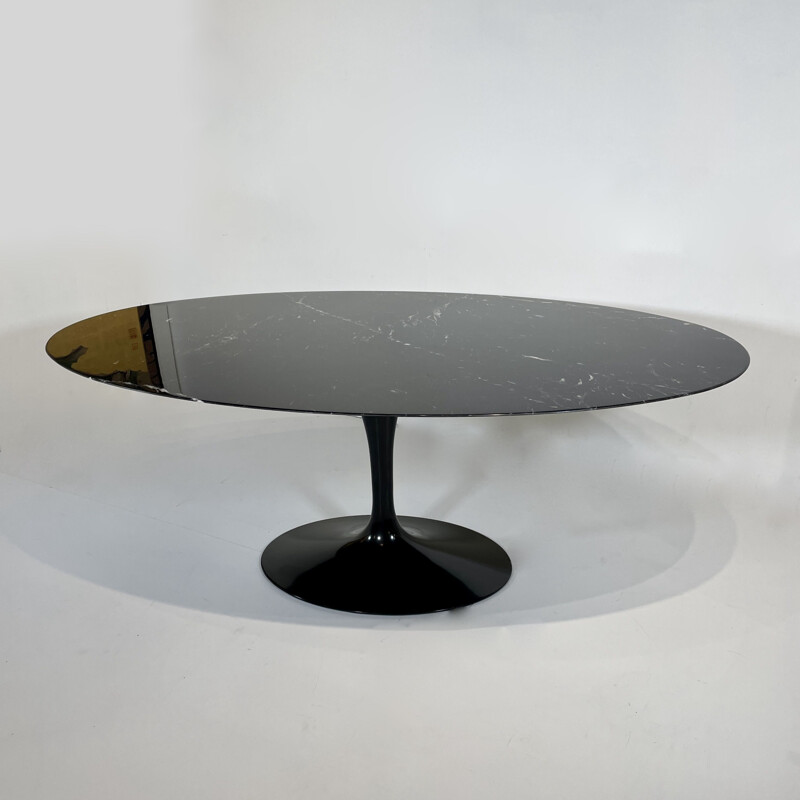 Table ovale vintage en marbre noir Marquina par Eero Saarinen pour Knoll Studio