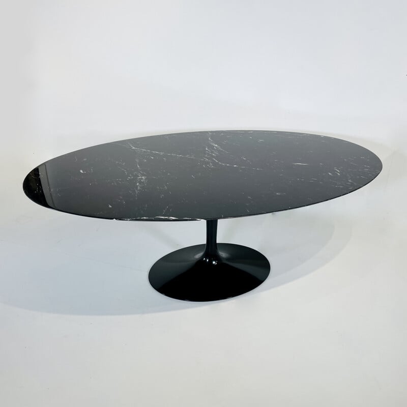 Table ovale vintage en marbre noir Marquina par Eero Saarinen pour Knoll Studio