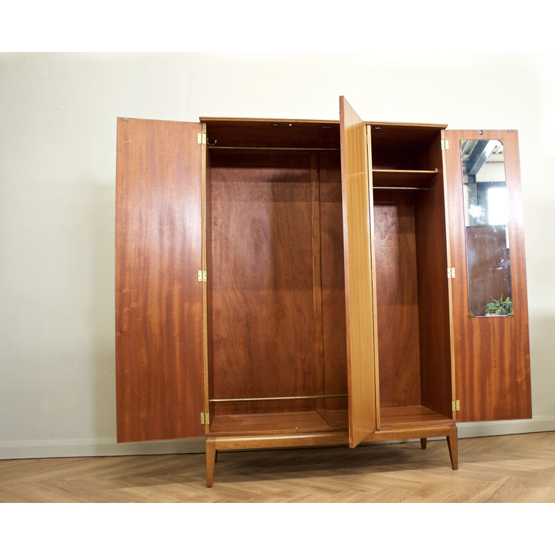 Armoire à trois portes vintage en noyer d'Alfred Cox pour Heals, Royaume-Uni 1960