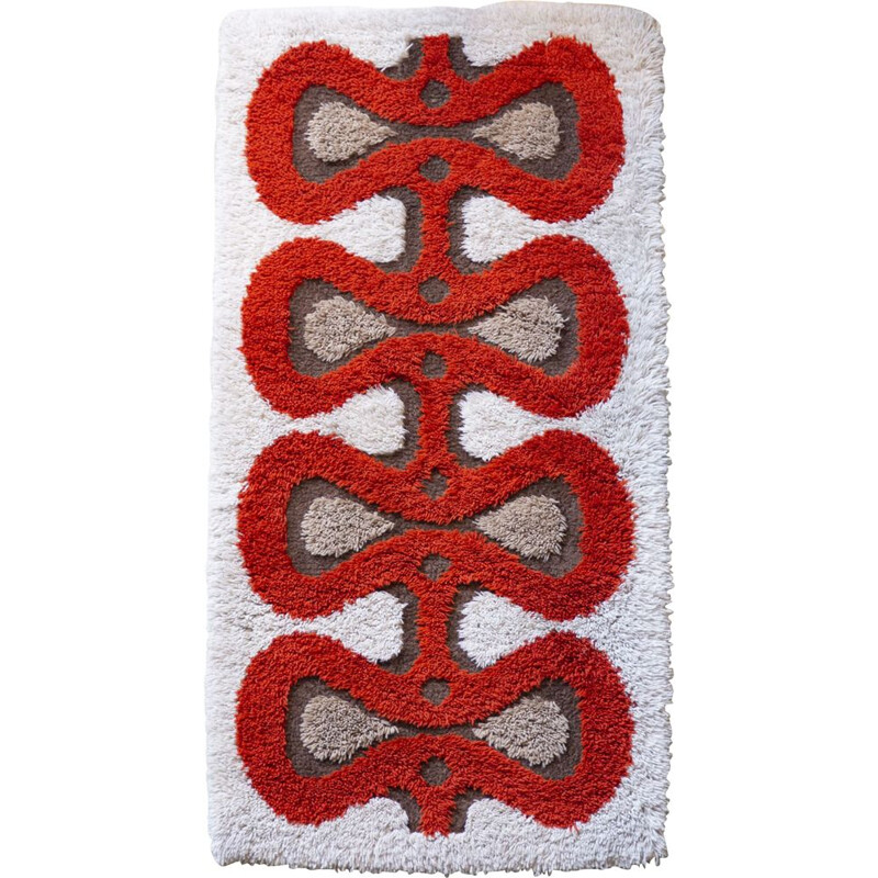 Red wave Space Age rug