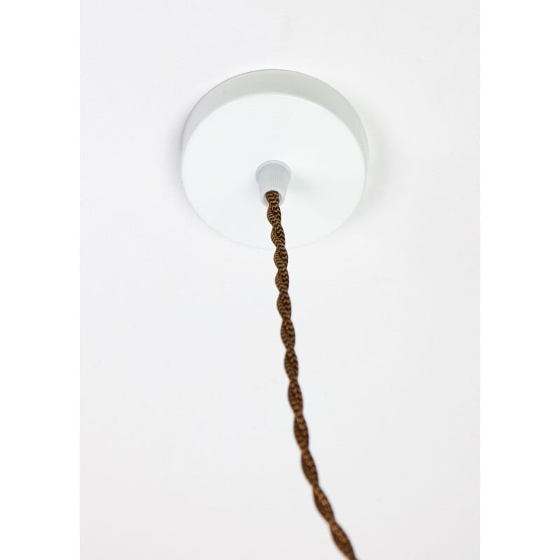 Suspension vintage blanche long cordon électrique par Guzzini