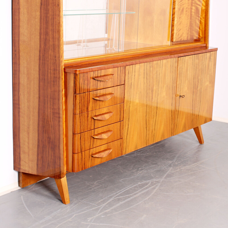 Credenza vintage con vetrina di František Jirak