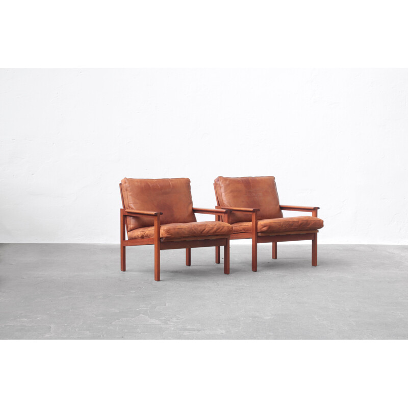 Pair of vintage leather and teak wood armchairs by Illum Wikkelsø for Niels Eilersen, Danish 1960s