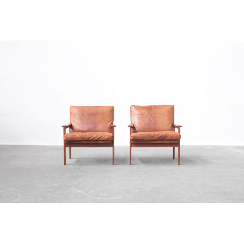 Pair of vintage leather and teak wood armchairs by Illum Wikkelsø for Niels Eilersen, Danish 1960s