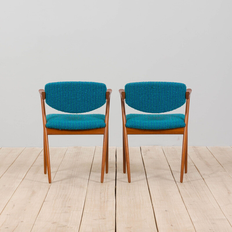 Paire de chaises vintage 42 en teck avec revêtement d'origine bleu par Kai Kristiansen, Danemark 1960