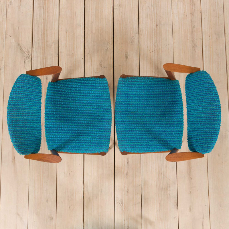 Par de cadeiras de teca 42 com estofos originais azuis de Kai Kristiansen, Dinamarca 1960