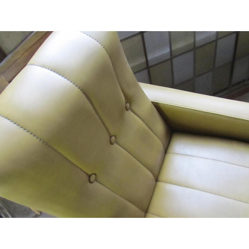 Paire de fauteuils italiens en simili cuir moutarde et bois - 1960