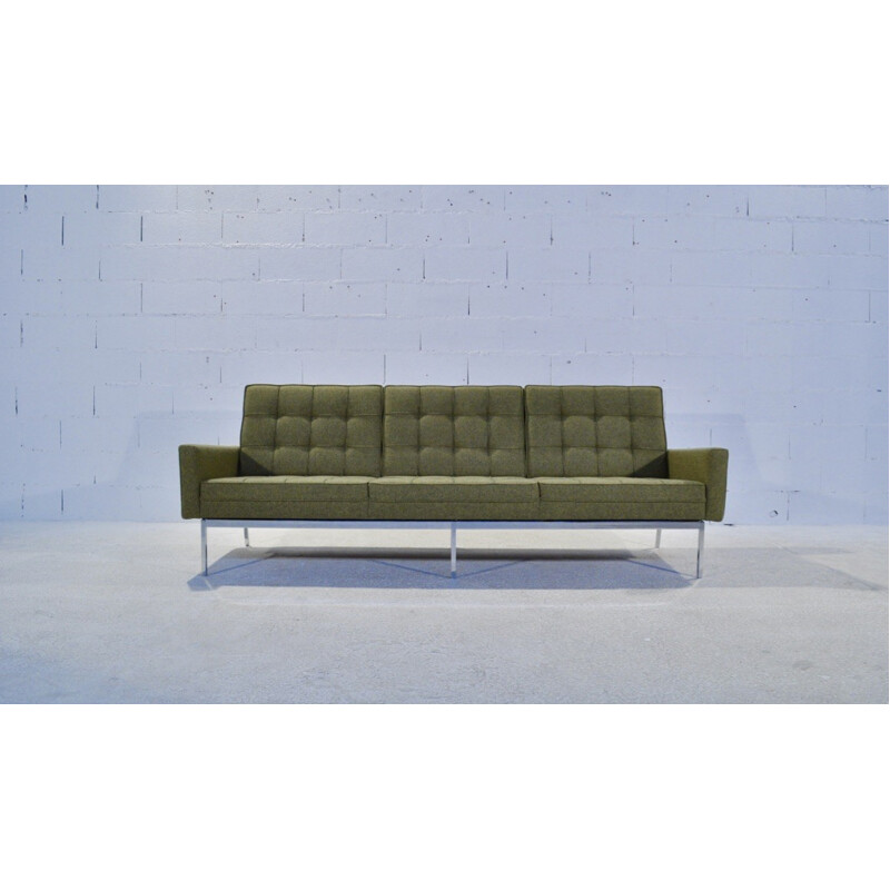 Knoll "67A" 3 seater sofa in pistache green fabric, Florence KNOLL - 1960s