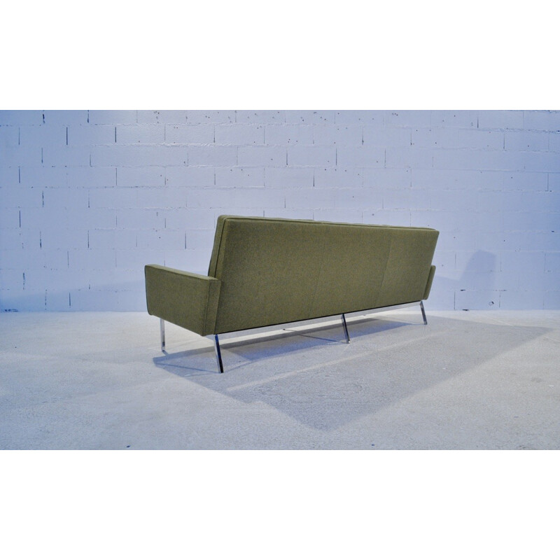 Knoll "67A" 3 seater sofa in pistache green fabric, Florence KNOLL - 1960s