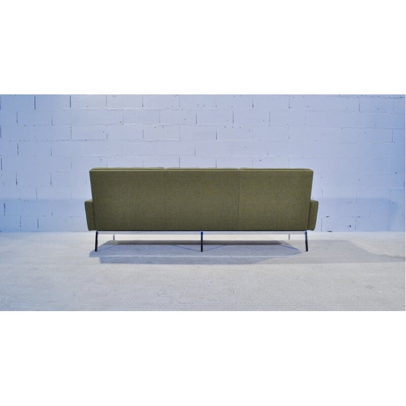 Knoll "67A" 3 seater sofa in pistache green fabric, Florence KNOLL - 1960s