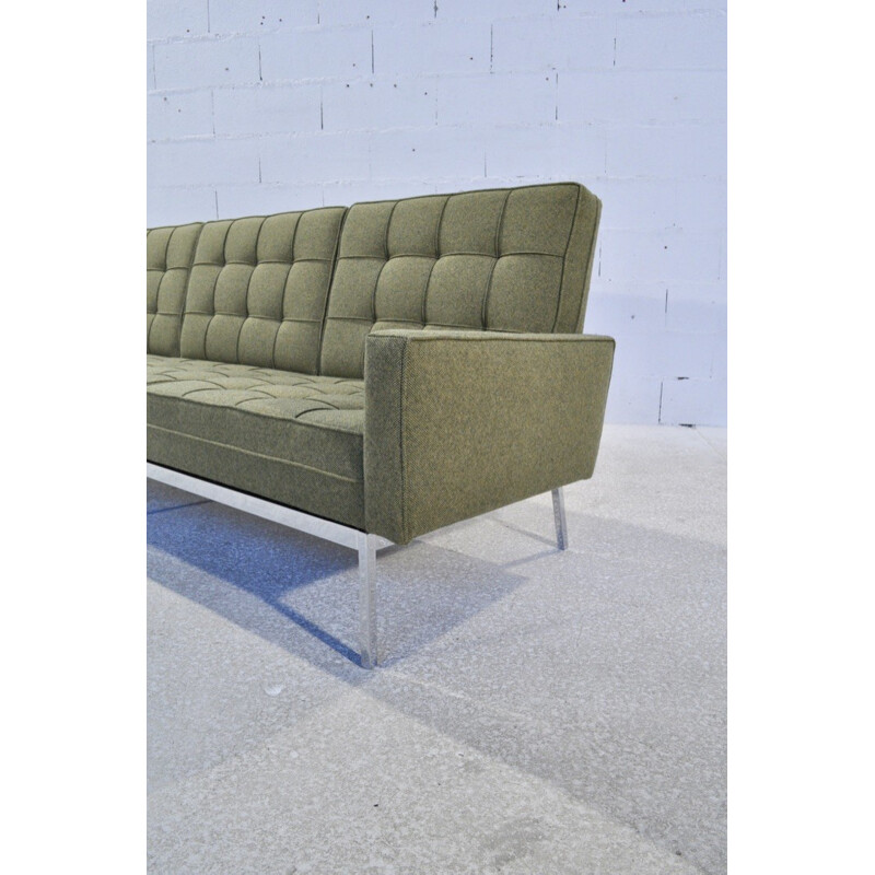 Knoll "67A" 3 seater sofa in pistache green fabric, Florence KNOLL - 1960s