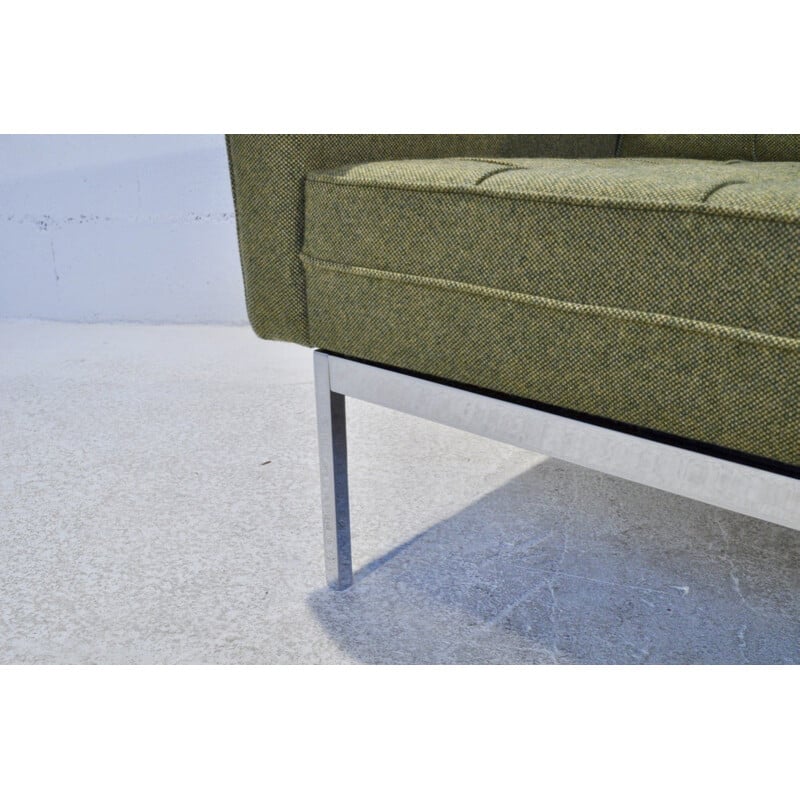 Knoll "67A" 3 seater sofa in pistache green fabric, Florence KNOLL - 1960s