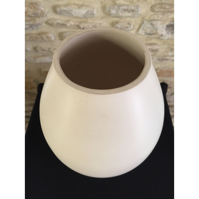 Vase vintage en céramique blanche de Pol Chambost, France