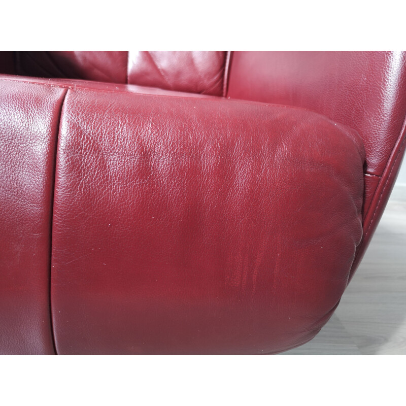 Vintage deep red leather lounge chair