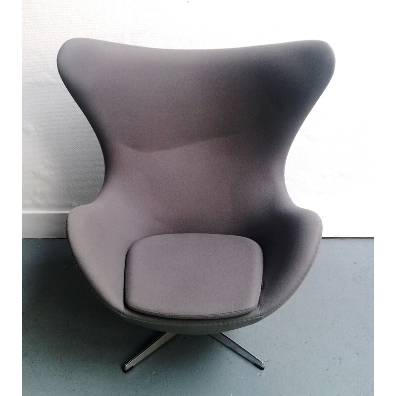 Vintage "egg" armchair by Arne Jacobsen for Fritz Hansen