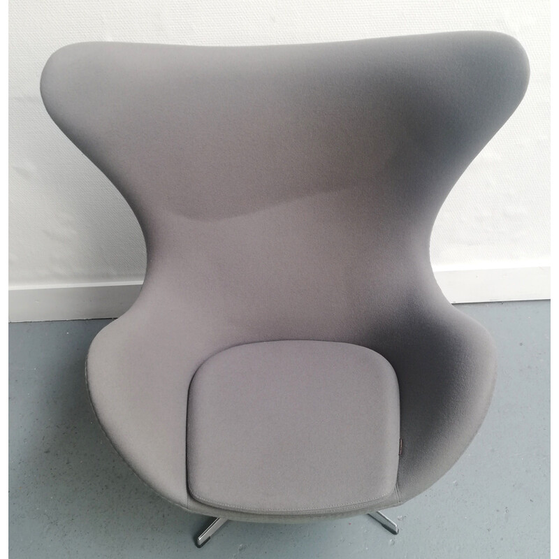 Vintage "egg" armchair by Arne Jacobsen for Fritz Hansen