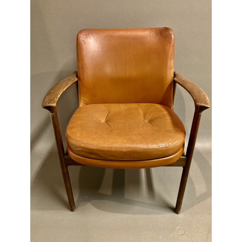 Fauteuil vintage cuir scandinave par Kofod Larsen 1950