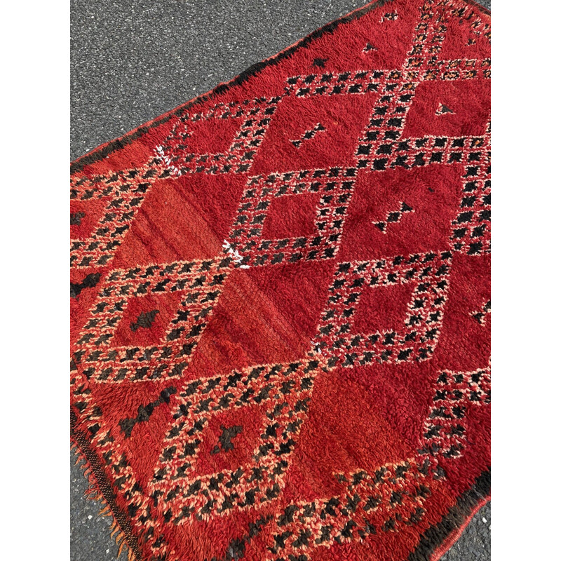 Tapis vintage berbere boujaad rouge, Maroc 1990