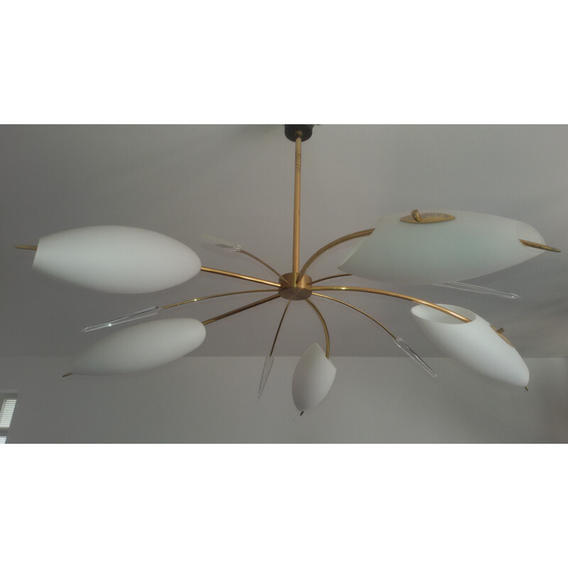 Large Italian Stilnovo chandelier in gilded metal and opaline - 1960s