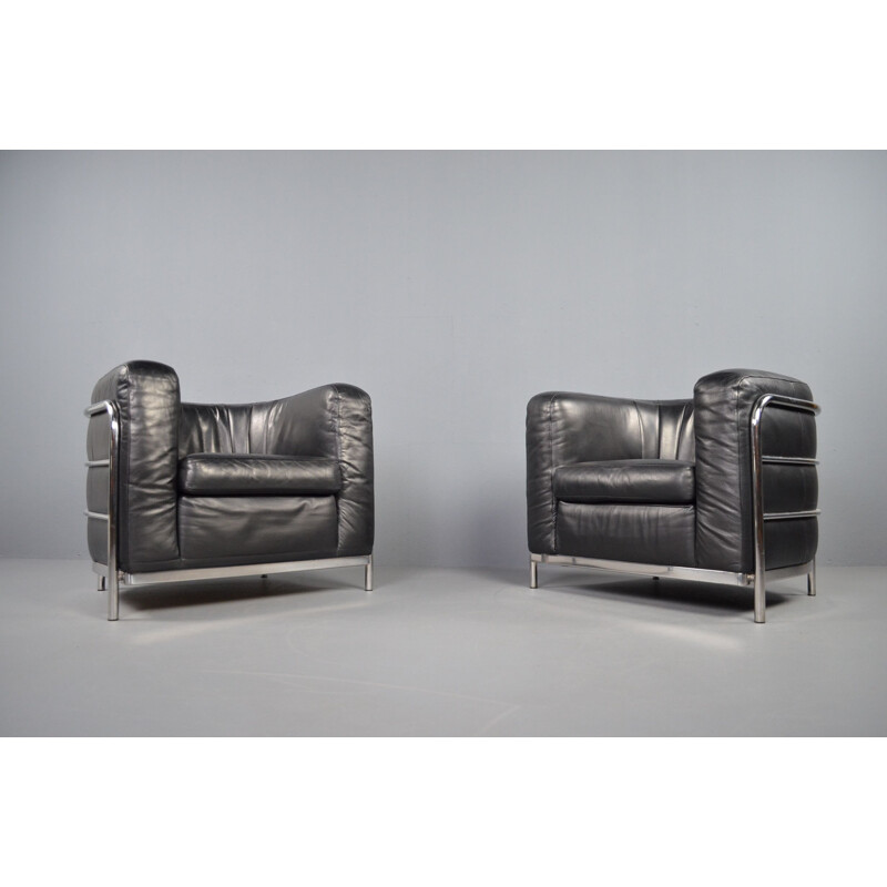 Pair of mid century "Onda" armchairs in black leather by De Pas, D'Urbino & Lomazzi for Zanotta,1990