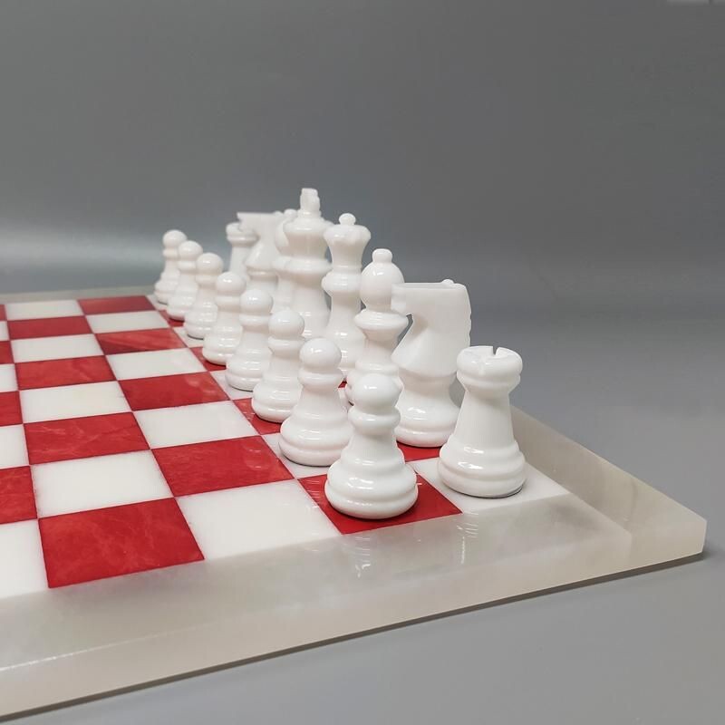 Jeu d'échecs vintage rouge et blanc en albâtre de Volterra fait à la main, Italie 1970