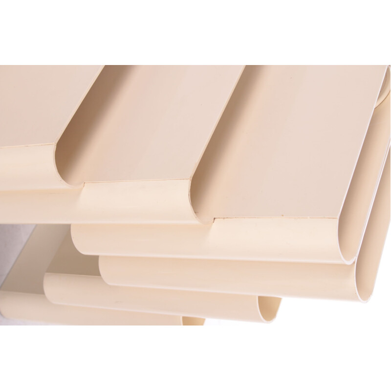 Vintage model 4675 magazine rack in cream acrylic by Giotto Stoppino for Kartell, 1970s