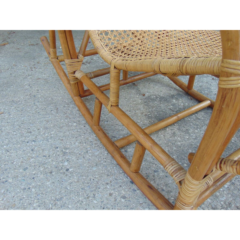 Chaise à bascule vintage en bambou et paille viennoise