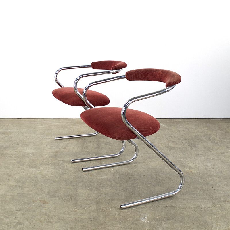 Paire de chaises en velours rouge et métal - 1970