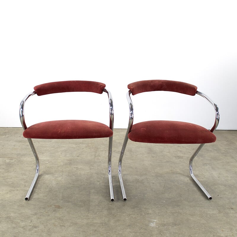 Paire de chaises en velours rouge et métal - 1970