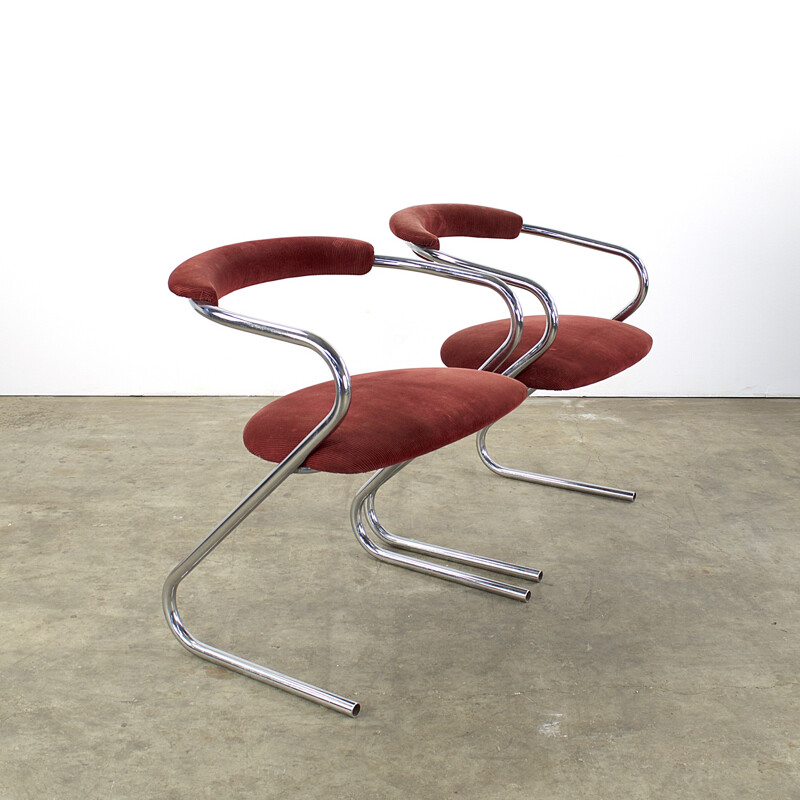 Paire de chaises en velours rouge et métal - 1970