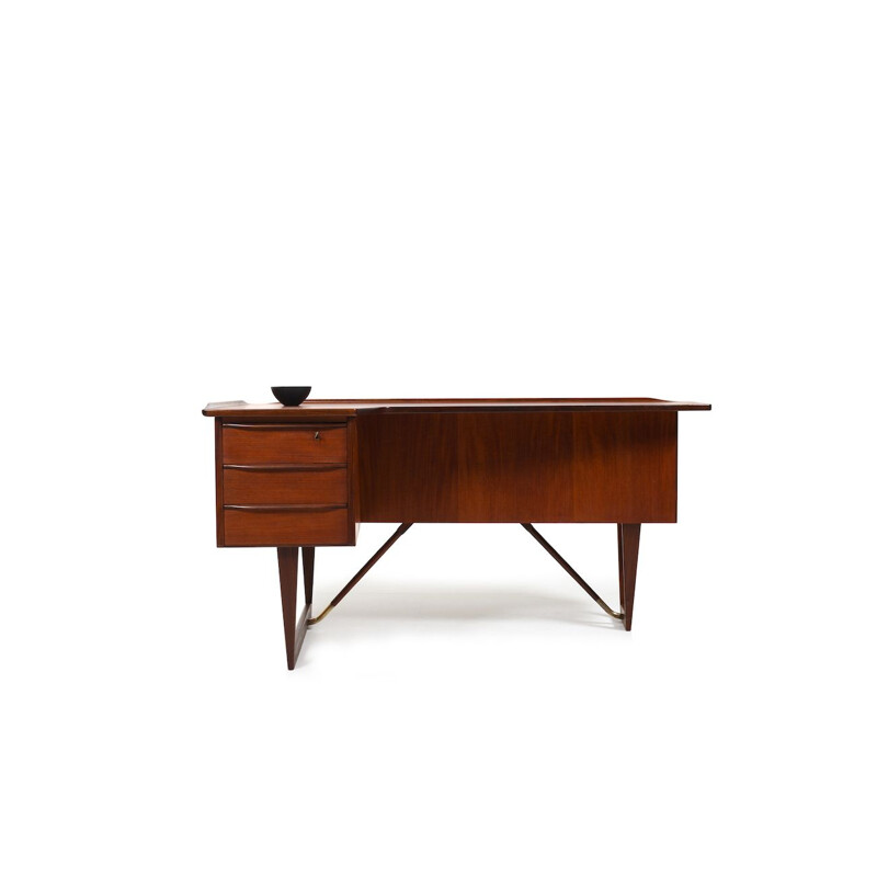 Fine Danish teak vintage boomerang desk by Peter Løvig Nielsen for Hedensted Møbelfabrik, Denmark 1950s