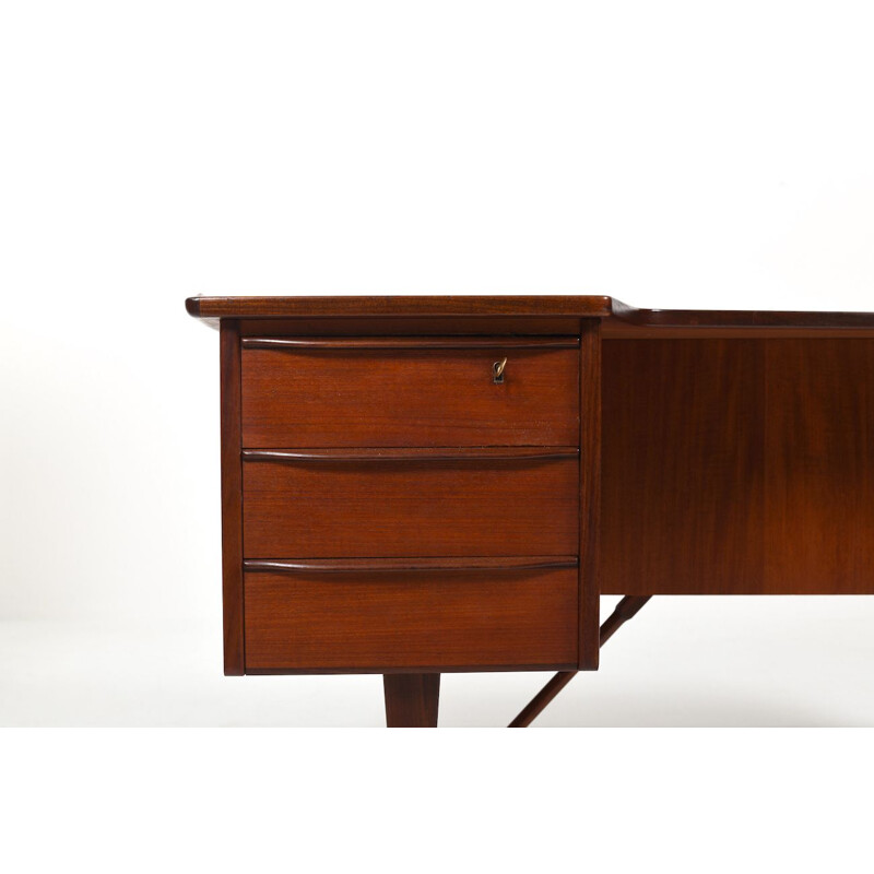 Fine Danish teak vintage boomerang desk by Peter Løvig Nielsen for Hedensted Møbelfabrik, Denmark 1950s