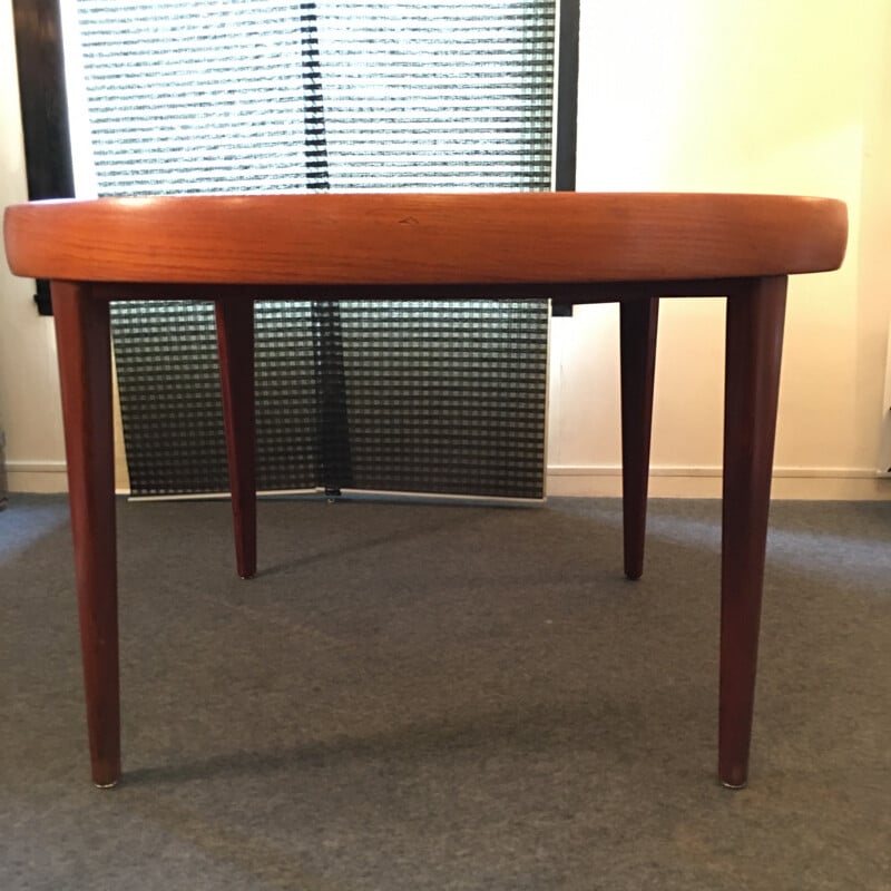 Round Scandinavian extendable table in teak - 1950s