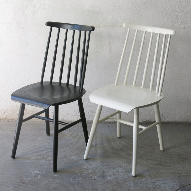 Paire de chaises vintage noir et blanc modèle Fanett d'Ilmari Tapiovaara