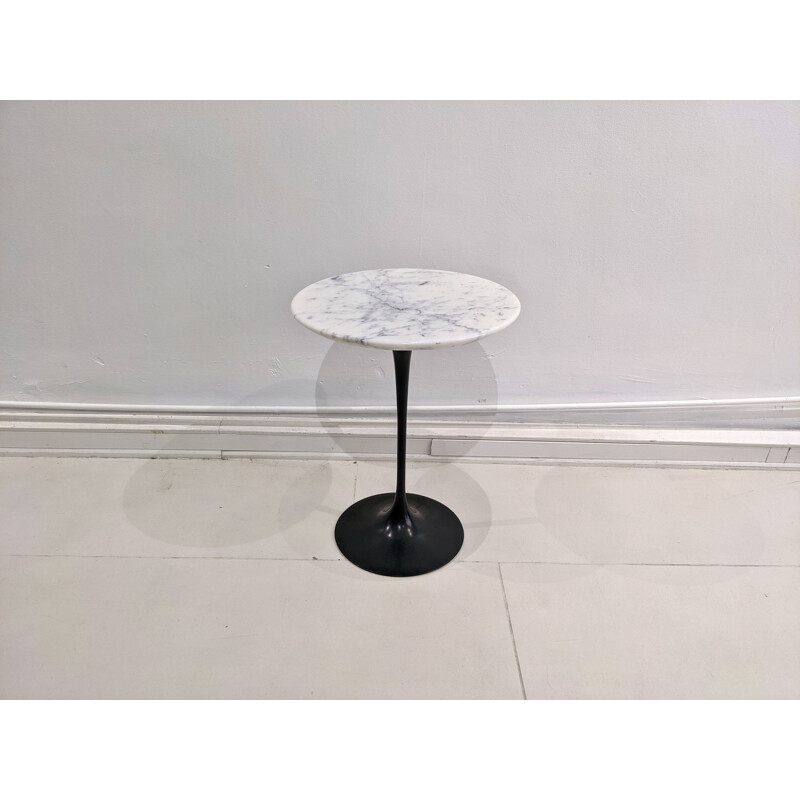 Vintage white Carrara marble pedestal table by Eero Saarinen for Knoll, 1970